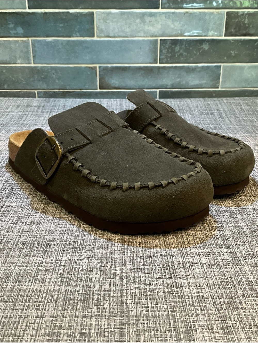 Cushionaire Canoe Suede Clogs In Khaki Women’s Size 8M - NEW - Picture 2 of 16